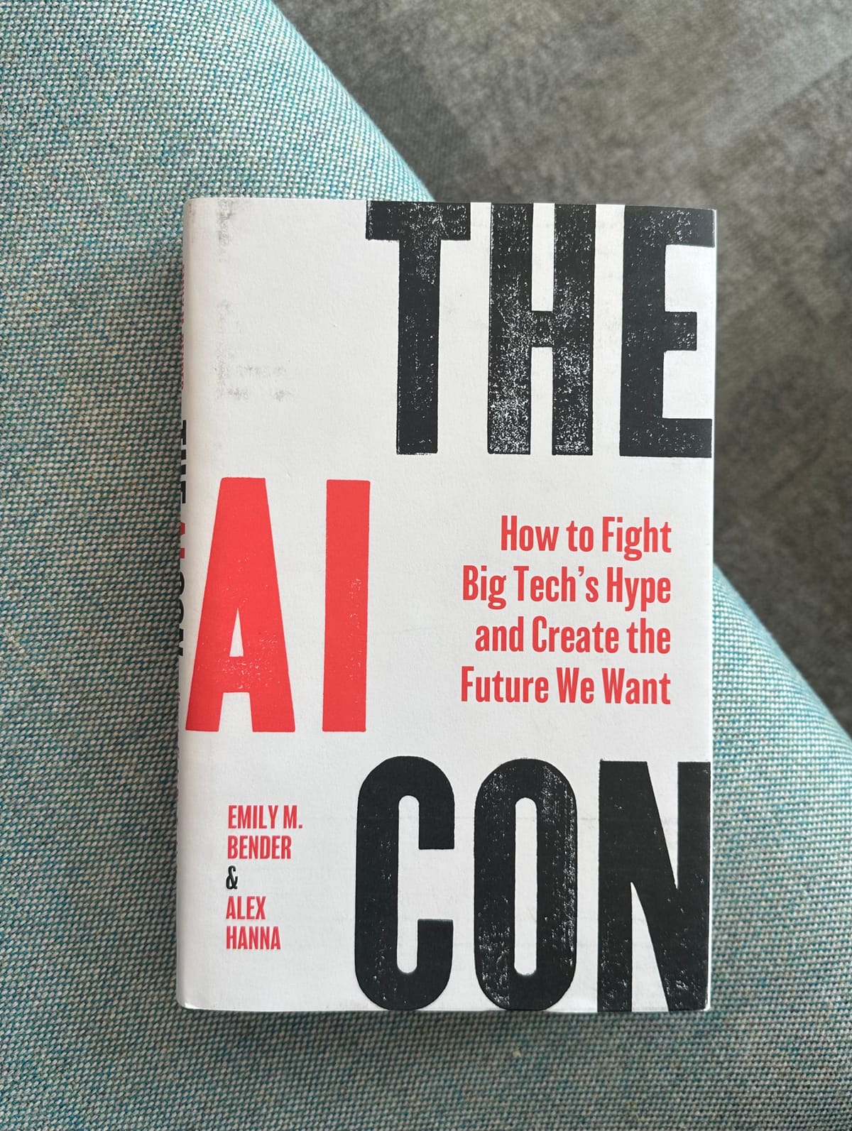 Photo of the book” The AI Con: How To Fight Big Tech’s Hype and Create The Future We Want”, by Emily M. Bender and Alex Hanna.